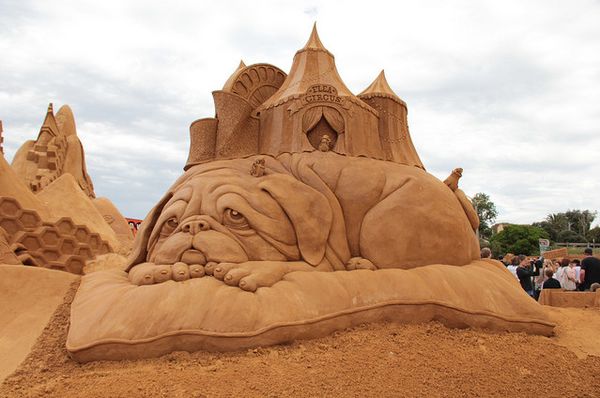 Escultura de arena guardían del castillo